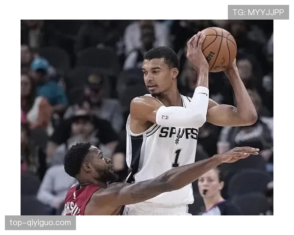 文班亚马挡拆制造错位提升效率 拉开球队内线攻防差距