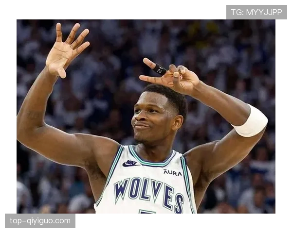 爱德华兹突破拉开空间，得分效率超越新秀同届对手