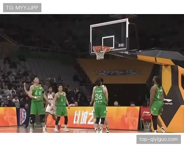 维克托·文班亚马挡拆创造多次错位机会，助力高效内线得分提升球队攻防节奏