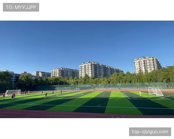 沙滩足球规则：三节赛制、无限换人与无越位的关键差异